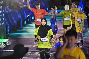 BIB: 3795, 3183
                            <button type="button" onclick="openModal(26229190)" class="btn btn-primary btn-sm float-right btn-popup" data-toggle="modal" data-target=".modal-high-quality">
                        <i class="fas fa-shopping-cart"></i> Add to Cart
                    </button>
                                            <button type="button" onclick="isThisMe(26229190, true)" class="btn btn-success btn-sm float-right btn-popup btn-isme hidden" data-toggle="tooltip" data-placement="bottom" title="นี่คือรูปของคุณใช่ไหม คลิกที่นี่เพื่อเอาเข้าอัลบั้ม">
                        <i class="fas fa-plus"></i> Add to album
                    </button>
                    <button type="button" onclick="isThisMe(26229190, false)" class="btn btn-warning btn-sm float-right btn-popup btn-isnotme hidden">
                        <i class="fas fa-ban"></i> Remove from album
                    </button>