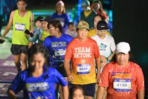 BIB: 4131, 3089, 4190
                            <button type="button" onclick="openModal(26228946)" class="btn btn-primary btn-sm float-right btn-popup" data-toggle="modal" data-target=".modal-high-quality">
                        <i class="fas fa-shopping-cart"></i> Add to Cart
                    </button>
                                            <button type="button" onclick="isThisMe(26228946, true)" class="btn btn-success btn-sm float-right btn-popup btn-isme hidden" data-toggle="tooltip" data-placement="bottom" title="นี่คือรูปของคุณใช่ไหม คลิกที่นี่เพื่อเอาเข้าอัลบั้ม">
                        <i class="fas fa-plus"></i> Add to album
                    </button>
                    <button type="button" onclick="isThisMe(26228946, false)" class="btn btn-warning btn-sm float-right btn-popup btn-isnotme hidden">
                        <i class="fas fa-ban"></i> Remove from album
                    </button>