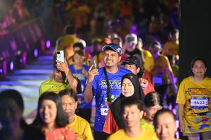 BIB: 4633
                            <button type="button" onclick="openModal(26230081)" class="btn btn-primary btn-sm float-right btn-popup" data-toggle="modal" data-target=".modal-high-quality">
                        <i class="fas fa-shopping-cart"></i> Add to Cart
                    </button>
                                            <button type="button" onclick="isThisMe(26230081, true)" class="btn btn-success btn-sm float-right btn-popup btn-isme hidden" data-toggle="tooltip" data-placement="bottom" title="นี่คือรูปของคุณใช่ไหม คลิกที่นี่เพื่อเอาเข้าอัลบั้ม">
                        <i class="fas fa-plus"></i> Add to album
                    </button>
                    <button type="button" onclick="isThisMe(26230081, false)" class="btn btn-warning btn-sm float-right btn-popup btn-isnotme hidden">
                        <i class="fas fa-ban"></i> Remove from album
                    </button>