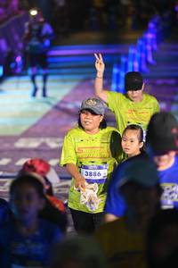 BIB: 3886
                            <button type="button" onclick="openModal(26226566)" class="btn btn-primary btn-sm float-right btn-popup" data-toggle="modal" data-target=".modal-high-quality">
                        <i class="fas fa-shopping-cart"></i> Add to Cart
                    </button>
                                            <button type="button" onclick="isThisMe(26226566, true)" class="btn btn-success btn-sm float-right btn-popup btn-isme hidden" data-toggle="tooltip" data-placement="bottom" title="นี่คือรูปของคุณใช่ไหม คลิกที่นี่เพื่อเอาเข้าอัลบั้ม">
                        <i class="fas fa-plus"></i> Add to album
                    </button>
                    <button type="button" onclick="isThisMe(26226566, false)" class="btn btn-warning btn-sm float-right btn-popup btn-isnotme hidden">
                        <i class="fas fa-ban"></i> Remove from album
                    </button>