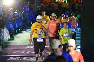 BIB: 4250, 373
                            <button type="button" onclick="openModal(26228679)" class="btn btn-primary btn-sm float-right btn-popup" data-toggle="modal" data-target=".modal-high-quality">
                        <i class="fas fa-shopping-cart"></i> Add to Cart
                    </button>
                                            <button type="button" onclick="isThisMe(26228679, true)" class="btn btn-success btn-sm float-right btn-popup btn-isme hidden" data-toggle="tooltip" data-placement="bottom" title="นี่คือรูปของคุณใช่ไหม คลิกที่นี่เพื่อเอาเข้าอัลบั้ม">
                        <i class="fas fa-plus"></i> Add to album
                    </button>
                    <button type="button" onclick="isThisMe(26228679, false)" class="btn btn-warning btn-sm float-right btn-popup btn-isnotme hidden">
                        <i class="fas fa-ban"></i> Remove from album
                    </button>