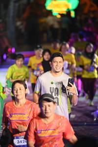 BIB: 3428
                            <button type="button" onclick="openModal(26225961)" class="btn btn-primary btn-sm float-right btn-popup" data-toggle="modal" data-target=".modal-high-quality">
                        <i class="fas fa-shopping-cart"></i> Add to Cart
                    </button>
                                            <button type="button" onclick="isThisMe(26225961, true)" class="btn btn-success btn-sm float-right btn-popup btn-isme hidden" data-toggle="tooltip" data-placement="bottom" title="นี่คือรูปของคุณใช่ไหม คลิกที่นี่เพื่อเอาเข้าอัลบั้ม">
                        <i class="fas fa-plus"></i> Add to album
                    </button>
                    <button type="button" onclick="isThisMe(26225961, false)" class="btn btn-warning btn-sm float-right btn-popup btn-isnotme hidden">
                        <i class="fas fa-ban"></i> Remove from album
                    </button>