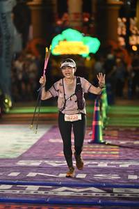 BIB: 5230
                            <button type="button" onclick="openModal(26223674)" class="btn btn-primary btn-sm float-right btn-popup" data-toggle="modal" data-target=".modal-high-quality">
                        <i class="fas fa-shopping-cart"></i> Add to Cart
                    </button>
                                            <button type="button" onclick="isThisMe(26223674, true)" class="btn btn-success btn-sm float-right btn-popup btn-isme hidden" data-toggle="tooltip" data-placement="bottom" title="นี่คือรูปของคุณใช่ไหม คลิกที่นี่เพื่อเอาเข้าอัลบั้ม">
                        <i class="fas fa-plus"></i> Add to album
                    </button>
                    <button type="button" onclick="isThisMe(26223674, false)" class="btn btn-warning btn-sm float-right btn-popup btn-isnotme hidden">
                        <i class="fas fa-ban"></i> Remove from album
                    </button>