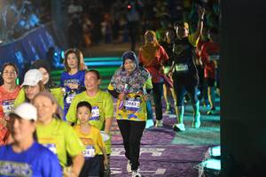 BIB: 124, 3983, 377
                            <button type="button" onclick="openModal(26227532)" class="btn btn-primary btn-sm float-right btn-popup" data-toggle="modal" data-target=".modal-high-quality">
                        <i class="fas fa-shopping-cart"></i> Add to Cart
                    </button>
                                            <button type="button" onclick="isThisMe(26227532, true)" class="btn btn-success btn-sm float-right btn-popup btn-isme hidden" data-toggle="tooltip" data-placement="bottom" title="นี่คือรูปของคุณใช่ไหม คลิกที่นี่เพื่อเอาเข้าอัลบั้ม">
                        <i class="fas fa-plus"></i> Add to album
                    </button>
                    <button type="button" onclick="isThisMe(26227532, false)" class="btn btn-warning btn-sm float-right btn-popup btn-isnotme hidden">
                        <i class="fas fa-ban"></i> Remove from album
                    </button>