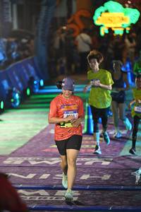 BIB: 352
                            <button type="button" onclick="openModal(26225581)" class="btn btn-primary btn-sm float-right btn-popup" data-toggle="modal" data-target=".modal-high-quality">
                        <i class="fas fa-shopping-cart"></i> Add to Cart
                    </button>
                                            <button type="button" onclick="isThisMe(26225581, true)" class="btn btn-success btn-sm float-right btn-popup btn-isme hidden" data-toggle="tooltip" data-placement="bottom" title="นี่คือรูปของคุณใช่ไหม คลิกที่นี่เพื่อเอาเข้าอัลบั้ม">
                        <i class="fas fa-plus"></i> Add to album
                    </button>
                    <button type="button" onclick="isThisMe(26225581, false)" class="btn btn-warning btn-sm float-right btn-popup btn-isnotme hidden">
                        <i class="fas fa-ban"></i> Remove from album
                    </button>