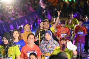 BIB: 3535
                            <button type="button" onclick="openModal(26227474)" class="btn btn-primary btn-sm float-right btn-popup" data-toggle="modal" data-target=".modal-high-quality">
                        <i class="fas fa-shopping-cart"></i> Add to Cart
                    </button>
                                            <button type="button" onclick="isThisMe(26227474, true)" class="btn btn-success btn-sm float-right btn-popup btn-isme hidden" data-toggle="tooltip" data-placement="bottom" title="นี่คือรูปของคุณใช่ไหม คลิกที่นี่เพื่อเอาเข้าอัลบั้ม">
                        <i class="fas fa-plus"></i> Add to album
                    </button>
                    <button type="button" onclick="isThisMe(26227474, false)" class="btn btn-warning btn-sm float-right btn-popup btn-isnotme hidden">
                        <i class="fas fa-ban"></i> Remove from album
                    </button>