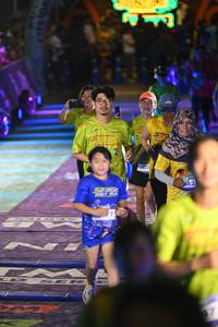 BIB: 201, 332
                            <button type="button" onclick="openModal(26226048)" class="btn btn-primary btn-sm float-right btn-popup" data-toggle="modal" data-target=".modal-high-quality">
                        <i class="fas fa-shopping-cart"></i> Add to Cart
                    </button>
                                            <button type="button" onclick="isThisMe(26226048, true)" class="btn btn-success btn-sm float-right btn-popup btn-isme hidden" data-toggle="tooltip" data-placement="bottom" title="นี่คือรูปของคุณใช่ไหม คลิกที่นี่เพื่อเอาเข้าอัลบั้ม">
                        <i class="fas fa-plus"></i> Add to album
                    </button>
                    <button type="button" onclick="isThisMe(26226048, false)" class="btn btn-warning btn-sm float-right btn-popup btn-isnotme hidden">
                        <i class="fas fa-ban"></i> Remove from album
                    </button>