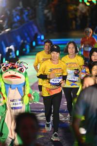 BIB: 4889, 4279, 238
                            <button type="button" onclick="openModal(26225969)" class="btn btn-primary btn-sm float-right btn-popup" data-toggle="modal" data-target=".modal-high-quality">
                        <i class="fas fa-shopping-cart"></i> Add to Cart
                    </button>
                                            <button type="button" onclick="isThisMe(26225969, true)" class="btn btn-success btn-sm float-right btn-popup btn-isme hidden" data-toggle="tooltip" data-placement="bottom" title="นี่คือรูปของคุณใช่ไหม คลิกที่นี่เพื่อเอาเข้าอัลบั้ม">
                        <i class="fas fa-plus"></i> Add to album
                    </button>
                    <button type="button" onclick="isThisMe(26225969, false)" class="btn btn-warning btn-sm float-right btn-popup btn-isnotme hidden">
                        <i class="fas fa-ban"></i> Remove from album
                    </button>