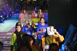 BIB: 3197, 300
                            <button type="button" onclick="openModal(26226977)" class="btn btn-primary btn-sm float-right btn-popup" data-toggle="modal" data-target=".modal-high-quality">
                        <i class="fas fa-shopping-cart"></i> Add to Cart
                    </button>
                                            <button type="button" onclick="isThisMe(26226977, true)" class="btn btn-success btn-sm float-right btn-popup btn-isme hidden" data-toggle="tooltip" data-placement="bottom" title="นี่คือรูปของคุณใช่ไหม คลิกที่นี่เพื่อเอาเข้าอัลบั้ม">
                        <i class="fas fa-plus"></i> Add to album
                    </button>
                    <button type="button" onclick="isThisMe(26226977, false)" class="btn btn-warning btn-sm float-right btn-popup btn-isnotme hidden">
                        <i class="fas fa-ban"></i> Remove from album
                    </button>