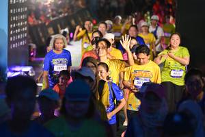 BIB: 3872, 383, 4835
                            <button type="button" onclick="openModal(26227867)" class="btn btn-primary btn-sm float-right btn-popup" data-toggle="modal" data-target=".modal-high-quality">
                        <i class="fas fa-shopping-cart"></i> Add to Cart
                    </button>
                                            <button type="button" onclick="isThisMe(26227867, true)" class="btn btn-success btn-sm float-right btn-popup btn-isme hidden" data-toggle="tooltip" data-placement="bottom" title="นี่คือรูปของคุณใช่ไหม คลิกที่นี่เพื่อเอาเข้าอัลบั้ม">
                        <i class="fas fa-plus"></i> Add to album
                    </button>
                    <button type="button" onclick="isThisMe(26227867, false)" class="btn btn-warning btn-sm float-right btn-popup btn-isnotme hidden">
                        <i class="fas fa-ban"></i> Remove from album
                    </button>