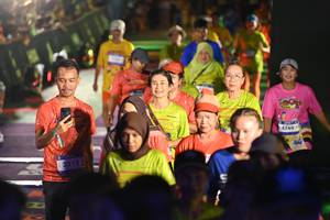 BIB: 3212, 4769
                            <button type="button" onclick="openModal(26227767)" class="btn btn-primary btn-sm float-right btn-popup" data-toggle="modal" data-target=".modal-high-quality">
                        <i class="fas fa-shopping-cart"></i> Add to Cart
                    </button>
                                            <button type="button" onclick="isThisMe(26227767, true)" class="btn btn-success btn-sm float-right btn-popup btn-isme hidden" data-toggle="tooltip" data-placement="bottom" title="นี่คือรูปของคุณใช่ไหม คลิกที่นี่เพื่อเอาเข้าอัลบั้ม">
                        <i class="fas fa-plus"></i> Add to album
                    </button>
                    <button type="button" onclick="isThisMe(26227767, false)" class="btn btn-warning btn-sm float-right btn-popup btn-isnotme hidden">
                        <i class="fas fa-ban"></i> Remove from album
                    </button>