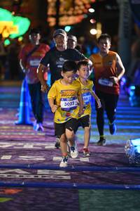 BIB: 3022
                            <button type="button" onclick="openModal(26225319)" class="btn btn-primary btn-sm float-right btn-popup" data-toggle="modal" data-target=".modal-high-quality">
                        <i class="fas fa-shopping-cart"></i> Add to Cart
                    </button>
                                            <button type="button" onclick="isThisMe(26225319, true)" class="btn btn-success btn-sm float-right btn-popup btn-isme hidden" data-toggle="tooltip" data-placement="bottom" title="นี่คือรูปของคุณใช่ไหม คลิกที่นี่เพื่อเอาเข้าอัลบั้ม">
                        <i class="fas fa-plus"></i> Add to album
                    </button>
                    <button type="button" onclick="isThisMe(26225319, false)" class="btn btn-warning btn-sm float-right btn-popup btn-isnotme hidden">
                        <i class="fas fa-ban"></i> Remove from album
                    </button>