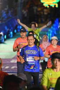 BIB: 3800
                            <button type="button" onclick="openModal(26225995)" class="btn btn-primary btn-sm float-right btn-popup" data-toggle="modal" data-target=".modal-high-quality">
                        <i class="fas fa-shopping-cart"></i> Add to Cart
                    </button>
                                            <button type="button" onclick="isThisMe(26225995, true)" class="btn btn-success btn-sm float-right btn-popup btn-isme hidden" data-toggle="tooltip" data-placement="bottom" title="นี่คือรูปของคุณใช่ไหม คลิกที่นี่เพื่อเอาเข้าอัลบั้ม">
                        <i class="fas fa-plus"></i> Add to album
                    </button>
                    <button type="button" onclick="isThisMe(26225995, false)" class="btn btn-warning btn-sm float-right btn-popup btn-isnotme hidden">
                        <i class="fas fa-ban"></i> Remove from album
                    </button>