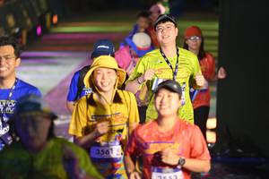 BIB: 3561
                            <button type="button" onclick="openModal(26230408)" class="btn btn-primary btn-sm float-right btn-popup" data-toggle="modal" data-target=".modal-high-quality">
                        <i class="fas fa-shopping-cart"></i> Add to Cart
                    </button>
                                            <button type="button" onclick="isThisMe(26230408, true)" class="btn btn-success btn-sm float-right btn-popup btn-isme hidden" data-toggle="tooltip" data-placement="bottom" title="นี่คือรูปของคุณใช่ไหม คลิกที่นี่เพื่อเอาเข้าอัลบั้ม">
                        <i class="fas fa-plus"></i> Add to album
                    </button>
                    <button type="button" onclick="isThisMe(26230408, false)" class="btn btn-warning btn-sm float-right btn-popup btn-isnotme hidden">
                        <i class="fas fa-ban"></i> Remove from album
                    </button>