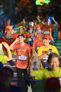 BIB: 3204, 370
                            <button type="button" onclick="openModal(26226419)" class="btn btn-primary btn-sm float-right btn-popup" data-toggle="modal" data-target=".modal-high-quality">
                        <i class="fas fa-shopping-cart"></i> Add to Cart
                    </button>
                                            <button type="button" onclick="isThisMe(26226419, true)" class="btn btn-success btn-sm float-right btn-popup btn-isme hidden" data-toggle="tooltip" data-placement="bottom" title="นี่คือรูปของคุณใช่ไหม คลิกที่นี่เพื่อเอาเข้าอัลบั้ม">
                        <i class="fas fa-plus"></i> Add to album
                    </button>
                    <button type="button" onclick="isThisMe(26226419, false)" class="btn btn-warning btn-sm float-right btn-popup btn-isnotme hidden">
                        <i class="fas fa-ban"></i> Remove from album
                    </button>