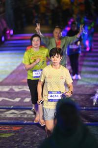 BIB: 467, 4674
                            <button type="button" onclick="openModal(26225872)" class="btn btn-primary btn-sm float-right btn-popup" data-toggle="modal" data-target=".modal-high-quality">
                        <i class="fas fa-shopping-cart"></i> Add to Cart
                    </button>
                                            <button type="button" onclick="isThisMe(26225872, true)" class="btn btn-success btn-sm float-right btn-popup btn-isme hidden" data-toggle="tooltip" data-placement="bottom" title="นี่คือรูปของคุณใช่ไหม คลิกที่นี่เพื่อเอาเข้าอัลบั้ม">
                        <i class="fas fa-plus"></i> Add to album
                    </button>
                    <button type="button" onclick="isThisMe(26225872, false)" class="btn btn-warning btn-sm float-right btn-popup btn-isnotme hidden">
                        <i class="fas fa-ban"></i> Remove from album
                    </button>