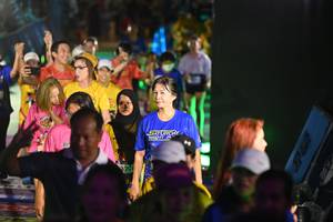 BIB: 320
                            <button type="button" onclick="openModal(26227571)" class="btn btn-primary btn-sm float-right btn-popup" data-toggle="modal" data-target=".modal-high-quality">
                        <i class="fas fa-shopping-cart"></i> Add to Cart
                    </button>
                                            <button type="button" onclick="isThisMe(26227571, true)" class="btn btn-success btn-sm float-right btn-popup btn-isme hidden" data-toggle="tooltip" data-placement="bottom" title="นี่คือรูปของคุณใช่ไหม คลิกที่นี่เพื่อเอาเข้าอัลบั้ม">
                        <i class="fas fa-plus"></i> Add to album
                    </button>
                    <button type="button" onclick="isThisMe(26227571, false)" class="btn btn-warning btn-sm float-right btn-popup btn-isnotme hidden">
                        <i class="fas fa-ban"></i> Remove from album
                    </button>