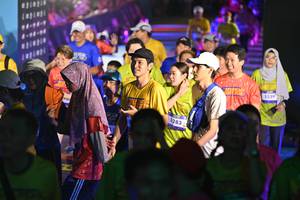 BIB: 3283
                            <button type="button" onclick="openModal(26227889)" class="btn btn-primary btn-sm float-right btn-popup" data-toggle="modal" data-target=".modal-high-quality">
                        <i class="fas fa-shopping-cart"></i> Add to Cart
                    </button>
                                            <button type="button" onclick="isThisMe(26227889, true)" class="btn btn-success btn-sm float-right btn-popup btn-isme hidden" data-toggle="tooltip" data-placement="bottom" title="นี่คือรูปของคุณใช่ไหม คลิกที่นี่เพื่อเอาเข้าอัลบั้ม">
                        <i class="fas fa-plus"></i> Add to album
                    </button>
                    <button type="button" onclick="isThisMe(26227889, false)" class="btn btn-warning btn-sm float-right btn-popup btn-isnotme hidden">
                        <i class="fas fa-ban"></i> Remove from album
                    </button>