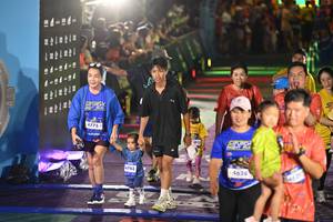 BIB: 851, 201, 3511, 4775, 4763, 4628
                            <button type="button" onclick="openModal(26229181)" class="btn btn-primary btn-sm float-right btn-popup" data-toggle="modal" data-target=".modal-high-quality">
                        <i class="fas fa-shopping-cart"></i> Add to Cart
                    </button>
                                            <button type="button" onclick="isThisMe(26229181, true)" class="btn btn-success btn-sm float-right btn-popup btn-isme hidden" data-toggle="tooltip" data-placement="bottom" title="นี่คือรูปของคุณใช่ไหม คลิกที่นี่เพื่อเอาเข้าอัลบั้ม">
                        <i class="fas fa-plus"></i> Add to album
                    </button>
                    <button type="button" onclick="isThisMe(26229181, false)" class="btn btn-warning btn-sm float-right btn-popup btn-isnotme hidden">
                        <i class="fas fa-ban"></i> Remove from album
                    </button>