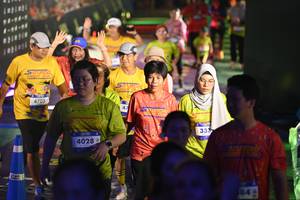 BIB: 4705, 4028, 333
                            <button type="button" onclick="openModal(26227942)" class="btn btn-primary btn-sm float-right btn-popup" data-toggle="modal" data-target=".modal-high-quality">
                        <i class="fas fa-shopping-cart"></i> Add to Cart
                    </button>
                                            <button type="button" onclick="isThisMe(26227942, true)" class="btn btn-success btn-sm float-right btn-popup btn-isme hidden" data-toggle="tooltip" data-placement="bottom" title="นี่คือรูปของคุณใช่ไหม คลิกที่นี่เพื่อเอาเข้าอัลบั้ม">
                        <i class="fas fa-plus"></i> Add to album
                    </button>
                    <button type="button" onclick="isThisMe(26227942, false)" class="btn btn-warning btn-sm float-right btn-popup btn-isnotme hidden">
                        <i class="fas fa-ban"></i> Remove from album
                    </button>