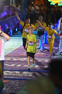 BIB: 4050, 524
                            <button type="button" onclick="openModal(26225417)" class="btn btn-primary btn-sm float-right btn-popup" data-toggle="modal" data-target=".modal-high-quality">
                        <i class="fas fa-shopping-cart"></i> Add to Cart
                    </button>
                                            <button type="button" onclick="isThisMe(26225417, true)" class="btn btn-success btn-sm float-right btn-popup btn-isme hidden" data-toggle="tooltip" data-placement="bottom" title="นี่คือรูปของคุณใช่ไหม คลิกที่นี่เพื่อเอาเข้าอัลบั้ม">
                        <i class="fas fa-plus"></i> Add to album
                    </button>
                    <button type="button" onclick="isThisMe(26225417, false)" class="btn btn-warning btn-sm float-right btn-popup btn-isnotme hidden">
                        <i class="fas fa-ban"></i> Remove from album
                    </button>