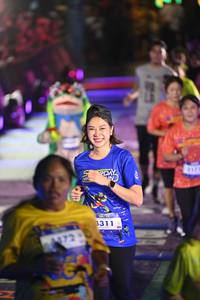 BIB: 317, 4311, 1072
                            <button type="button" onclick="openModal(26225950)" class="btn btn-primary btn-sm float-right btn-popup" data-toggle="modal" data-target=".modal-high-quality">
                        <i class="fas fa-shopping-cart"></i> Add to Cart
                    </button>
                                            <button type="button" onclick="isThisMe(26225950, true)" class="btn btn-success btn-sm float-right btn-popup btn-isme hidden" data-toggle="tooltip" data-placement="bottom" title="นี่คือรูปของคุณใช่ไหม คลิกที่นี่เพื่อเอาเข้าอัลบั้ม">
                        <i class="fas fa-plus"></i> Add to album
                    </button>
                    <button type="button" onclick="isThisMe(26225950, false)" class="btn btn-warning btn-sm float-right btn-popup btn-isnotme hidden">
                        <i class="fas fa-ban"></i> Remove from album
                    </button>