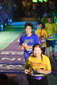 BIB: 400
                            <button type="button" onclick="openModal(26226028)" class="btn btn-primary btn-sm float-right btn-popup" data-toggle="modal" data-target=".modal-high-quality">
                        <i class="fas fa-shopping-cart"></i> Add to Cart
                    </button>
                                            <button type="button" onclick="isThisMe(26226028, true)" class="btn btn-success btn-sm float-right btn-popup btn-isme hidden" data-toggle="tooltip" data-placement="bottom" title="นี่คือรูปของคุณใช่ไหม คลิกที่นี่เพื่อเอาเข้าอัลบั้ม">
                        <i class="fas fa-plus"></i> Add to album
                    </button>
                    <button type="button" onclick="isThisMe(26226028, false)" class="btn btn-warning btn-sm float-right btn-popup btn-isnotme hidden">
                        <i class="fas fa-ban"></i> Remove from album
                    </button>