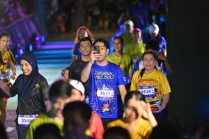 BIB: 3545, 3617, 4534
                            <button type="button" onclick="openModal(26227517)" class="btn btn-primary btn-sm float-right btn-popup" data-toggle="modal" data-target=".modal-high-quality">
                        <i class="fas fa-shopping-cart"></i> Add to Cart
                    </button>
                                            <button type="button" onclick="isThisMe(26227517, true)" class="btn btn-success btn-sm float-right btn-popup btn-isme hidden" data-toggle="tooltip" data-placement="bottom" title="นี่คือรูปของคุณใช่ไหม คลิกที่นี่เพื่อเอาเข้าอัลบั้ม">
                        <i class="fas fa-plus"></i> Add to album
                    </button>
                    <button type="button" onclick="isThisMe(26227517, false)" class="btn btn-warning btn-sm float-right btn-popup btn-isnotme hidden">
                        <i class="fas fa-ban"></i> Remove from album
                    </button>