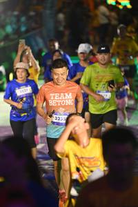 BIB: 3527, 3255
                            <button type="button" onclick="openModal(26225816)" class="btn btn-primary btn-sm float-right btn-popup" data-toggle="modal" data-target=".modal-high-quality">
                        <i class="fas fa-shopping-cart"></i> Add to Cart
                    </button>
                                            <button type="button" onclick="isThisMe(26225816, true)" class="btn btn-success btn-sm float-right btn-popup btn-isme hidden" data-toggle="tooltip" data-placement="bottom" title="นี่คือรูปของคุณใช่ไหม คลิกที่นี่เพื่อเอาเข้าอัลบั้ม">
                        <i class="fas fa-plus"></i> Add to album
                    </button>
                    <button type="button" onclick="isThisMe(26225816, false)" class="btn btn-warning btn-sm float-right btn-popup btn-isnotme hidden">
                        <i class="fas fa-ban"></i> Remove from album
                    </button>