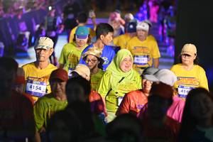 BIB: 4154, 4038, 414
                            <button type="button" onclick="openModal(26227822)" class="btn btn-primary btn-sm float-right btn-popup" data-toggle="modal" data-target=".modal-high-quality">
                        <i class="fas fa-shopping-cart"></i> Add to Cart
                    </button>
                                            <button type="button" onclick="isThisMe(26227822, true)" class="btn btn-success btn-sm float-right btn-popup btn-isme hidden" data-toggle="tooltip" data-placement="bottom" title="นี่คือรูปของคุณใช่ไหม คลิกที่นี่เพื่อเอาเข้าอัลบั้ม">
                        <i class="fas fa-plus"></i> Add to album
                    </button>
                    <button type="button" onclick="isThisMe(26227822, false)" class="btn btn-warning btn-sm float-right btn-popup btn-isnotme hidden">
                        <i class="fas fa-ban"></i> Remove from album
                    </button>