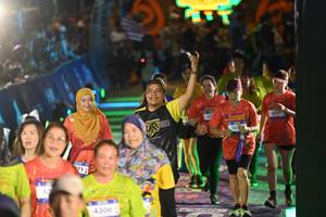 BIB: 4306, 365
                            <button type="button" onclick="openModal(26227459)" class="btn btn-primary btn-sm float-right btn-popup" data-toggle="modal" data-target=".modal-high-quality">
                        <i class="fas fa-shopping-cart"></i> Add to Cart
                    </button>
                                            <button type="button" onclick="isThisMe(26227459, true)" class="btn btn-success btn-sm float-right btn-popup btn-isme hidden" data-toggle="tooltip" data-placement="bottom" title="นี่คือรูปของคุณใช่ไหม คลิกที่นี่เพื่อเอาเข้าอัลบั้ม">
                        <i class="fas fa-plus"></i> Add to album
                    </button>
                    <button type="button" onclick="isThisMe(26227459, false)" class="btn btn-warning btn-sm float-right btn-popup btn-isnotme hidden">
                        <i class="fas fa-ban"></i> Remove from album
                    </button>