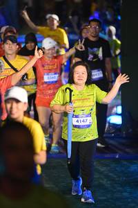 BIB: 3360, 4147
                            <button type="button" onclick="openModal(26225790)" class="btn btn-primary btn-sm float-right btn-popup" data-toggle="modal" data-target=".modal-high-quality">
                        <i class="fas fa-shopping-cart"></i> Add to Cart
                    </button>
                                            <button type="button" onclick="isThisMe(26225790, true)" class="btn btn-success btn-sm float-right btn-popup btn-isme hidden" data-toggle="tooltip" data-placement="bottom" title="นี่คือรูปของคุณใช่ไหม คลิกที่นี่เพื่อเอาเข้าอัลบั้ม">
                        <i class="fas fa-plus"></i> Add to album
                    </button>
                    <button type="button" onclick="isThisMe(26225790, false)" class="btn btn-warning btn-sm float-right btn-popup btn-isnotme hidden">
                        <i class="fas fa-ban"></i> Remove from album
                    </button>