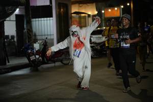 BIB: 3689
                            <button type="button" onclick="openModal(26233947)" class="btn btn-primary btn-sm float-right btn-popup" data-toggle="modal" data-target=".modal-high-quality">
                        <i class="fas fa-shopping-cart"></i> Add to Cart
                    </button>
                                            <button type="button" onclick="isThisMe(26233947, true)" class="btn btn-success btn-sm float-right btn-popup btn-isme hidden" data-toggle="tooltip" data-placement="bottom" title="นี่คือรูปของคุณใช่ไหม คลิกที่นี่เพื่อเอาเข้าอัลบั้ม">
                        <i class="fas fa-plus"></i> Add to album
                    </button>
                    <button type="button" onclick="isThisMe(26233947, false)" class="btn btn-warning btn-sm float-right btn-popup btn-isnotme hidden">
                        <i class="fas fa-ban"></i> Remove from album
                    </button>