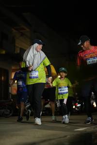 BIB: 3811, 4947, 4180
                            <button type="button" onclick="openModal(26242749)" class="btn btn-primary btn-sm float-right btn-popup" data-toggle="modal" data-target=".modal-high-quality">
                        <i class="fas fa-shopping-cart"></i> Add to Cart
                    </button>
                                            <button type="button" onclick="isThisMe(26242749, true)" class="btn btn-success btn-sm float-right btn-popup btn-isme hidden" data-toggle="tooltip" data-placement="bottom" title="นี่คือรูปของคุณใช่ไหม คลิกที่นี่เพื่อเอาเข้าอัลบั้ม">
                        <i class="fas fa-plus"></i> Add to album
                    </button>
                    <button type="button" onclick="isThisMe(26242749, false)" class="btn btn-warning btn-sm float-right btn-popup btn-isnotme hidden">
                        <i class="fas fa-ban"></i> Remove from album
                    </button>