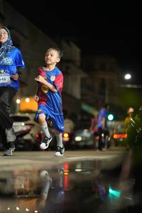 BIB: 548
                            <button type="button" onclick="openModal(26248457)" class="btn btn-primary btn-sm float-right btn-popup" data-toggle="modal" data-target=".modal-high-quality">
                        <i class="fas fa-shopping-cart"></i> Add to Cart
                    </button>
                                            <button type="button" onclick="isThisMe(26248457, true)" class="btn btn-success btn-sm float-right btn-popup btn-isme hidden" data-toggle="tooltip" data-placement="bottom" title="นี่คือรูปของคุณใช่ไหม คลิกที่นี่เพื่อเอาเข้าอัลบั้ม">
                        <i class="fas fa-plus"></i> Add to album
                    </button>
                    <button type="button" onclick="isThisMe(26248457, false)" class="btn btn-warning btn-sm float-right btn-popup btn-isnotme hidden">
                        <i class="fas fa-ban"></i> Remove from album
                    </button>