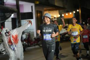 BIB: 1689, 3718, 3170
                            <button type="button" onclick="openModal(26233976)" class="btn btn-primary btn-sm float-right btn-popup" data-toggle="modal" data-target=".modal-high-quality">
                        <i class="fas fa-shopping-cart"></i> Add to Cart
                    </button>
                                            <button type="button" onclick="isThisMe(26233976, true)" class="btn btn-success btn-sm float-right btn-popup btn-isme hidden" data-toggle="tooltip" data-placement="bottom" title="นี่คือรูปของคุณใช่ไหม คลิกที่นี่เพื่อเอาเข้าอัลบั้ม">
                        <i class="fas fa-plus"></i> Add to album
                    </button>
                    <button type="button" onclick="isThisMe(26233976, false)" class="btn btn-warning btn-sm float-right btn-popup btn-isnotme hidden">
                        <i class="fas fa-ban"></i> Remove from album
                    </button>