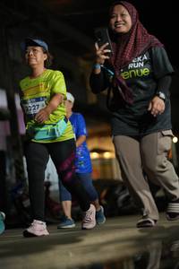 BIB: 3227
                            <button type="button" onclick="openModal(26243570)" class="btn btn-primary btn-sm float-right btn-popup" data-toggle="modal" data-target=".modal-high-quality">
                        <i class="fas fa-shopping-cart"></i> Add to Cart
                    </button>
                                            <button type="button" onclick="isThisMe(26243570, true)" class="btn btn-success btn-sm float-right btn-popup btn-isme hidden" data-toggle="tooltip" data-placement="bottom" title="นี่คือรูปของคุณใช่ไหม คลิกที่นี่เพื่อเอาเข้าอัลบั้ม">
                        <i class="fas fa-plus"></i> Add to album
                    </button>
                    <button type="button" onclick="isThisMe(26243570, false)" class="btn btn-warning btn-sm float-right btn-popup btn-isnotme hidden">
                        <i class="fas fa-ban"></i> Remove from album
                    </button>