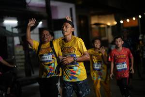 BIB: 4051, 4332
                            <button type="button" onclick="openModal(26233974)" class="btn btn-primary btn-sm float-right btn-popup" data-toggle="modal" data-target=".modal-high-quality">
                        <i class="fas fa-shopping-cart"></i> Add to Cart
                    </button>
                                            <button type="button" onclick="isThisMe(26233974, true)" class="btn btn-success btn-sm float-right btn-popup btn-isme hidden" data-toggle="tooltip" data-placement="bottom" title="นี่คือรูปของคุณใช่ไหม คลิกที่นี่เพื่อเอาเข้าอัลบั้ม">
                        <i class="fas fa-plus"></i> Add to album
                    </button>
                    <button type="button" onclick="isThisMe(26233974, false)" class="btn btn-warning btn-sm float-right btn-popup btn-isnotme hidden">
                        <i class="fas fa-ban"></i> Remove from album
                    </button>