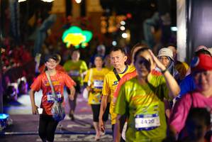 BIB: 4420
                            <button type="button" onclick="openModal(26269543)" class="btn btn-primary btn-sm float-right btn-popup" data-toggle="modal" data-target=".modal-high-quality">
                        <i class="fas fa-shopping-cart"></i> Add to Cart
                    </button>
                                            <button type="button" onclick="isThisMe(26269543, true)" class="btn btn-success btn-sm float-right btn-popup btn-isme hidden" data-toggle="tooltip" data-placement="bottom" title="นี่คือรูปของคุณใช่ไหม คลิกที่นี่เพื่อเอาเข้าอัลบั้ม">
                        <i class="fas fa-plus"></i> Add to album
                    </button>
                    <button type="button" onclick="isThisMe(26269543, false)" class="btn btn-warning btn-sm float-right btn-popup btn-isnotme hidden">
                        <i class="fas fa-ban"></i> Remove from album
                    </button>