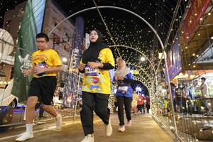 BIB: 3930
                            <button type="button" onclick="openModal(26259074)" class="btn btn-primary btn-sm float-right btn-popup" data-toggle="modal" data-target=".modal-high-quality">
                        <i class="fas fa-shopping-cart"></i> Add to Cart
                    </button>
                                            <button type="button" onclick="isThisMe(26259074, true)" class="btn btn-success btn-sm float-right btn-popup btn-isme hidden" data-toggle="tooltip" data-placement="bottom" title="นี่คือรูปของคุณใช่ไหม คลิกที่นี่เพื่อเอาเข้าอัลบั้ม">
                        <i class="fas fa-plus"></i> Add to album
                    </button>
                    <button type="button" onclick="isThisMe(26259074, false)" class="btn btn-warning btn-sm float-right btn-popup btn-isnotme hidden">
                        <i class="fas fa-ban"></i> Remove from album
                    </button>