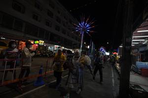 BIB: 
                            <button type="button" onclick="openModal(26260790)" class="btn btn-primary btn-sm float-right btn-popup" data-toggle="modal" data-target=".modal-high-quality">
                        <i class="fas fa-shopping-cart"></i> Add to Cart
                    </button>
                                            <button type="button" onclick="isThisMe(26260790, true)" class="btn btn-success btn-sm float-right btn-popup btn-isme hidden" data-toggle="tooltip" data-placement="bottom" title="นี่คือรูปของคุณใช่ไหม คลิกที่นี่เพื่อเอาเข้าอัลบั้ม">
                        <i class="fas fa-plus"></i> Add to album
                    </button>
                    <button type="button" onclick="isThisMe(26260790, false)" class="btn btn-warning btn-sm float-right btn-popup btn-isnotme hidden">
                        <i class="fas fa-ban"></i> Remove from album
                    </button>