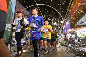 BIB: 6530, 573, 4571
                            <button type="button" onclick="openModal(26259161)" class="btn btn-primary btn-sm float-right btn-popup" data-toggle="modal" data-target=".modal-high-quality">
                        <i class="fas fa-shopping-cart"></i> Add to Cart
                    </button>
                                            <button type="button" onclick="isThisMe(26259161, true)" class="btn btn-success btn-sm float-right btn-popup btn-isme hidden" data-toggle="tooltip" data-placement="bottom" title="นี่คือรูปของคุณใช่ไหม คลิกที่นี่เพื่อเอาเข้าอัลบั้ม">
                        <i class="fas fa-plus"></i> Add to album
                    </button>
                    <button type="button" onclick="isThisMe(26259161, false)" class="btn btn-warning btn-sm float-right btn-popup btn-isnotme hidden">
                        <i class="fas fa-ban"></i> Remove from album
                    </button>