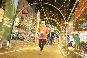 BIB: 4184
                            <button type="button" onclick="openModal(26259842)" class="btn btn-primary btn-sm float-right btn-popup" data-toggle="modal" data-target=".modal-high-quality">
                        <i class="fas fa-shopping-cart"></i> Add to Cart
                    </button>
                                            <button type="button" onclick="isThisMe(26259842, true)" class="btn btn-success btn-sm float-right btn-popup btn-isme hidden" data-toggle="tooltip" data-placement="bottom" title="นี่คือรูปของคุณใช่ไหม คลิกที่นี่เพื่อเอาเข้าอัลบั้ม">
                        <i class="fas fa-plus"></i> Add to album
                    </button>
                    <button type="button" onclick="isThisMe(26259842, false)" class="btn btn-warning btn-sm float-right btn-popup btn-isnotme hidden">
                        <i class="fas fa-ban"></i> Remove from album
                    </button>