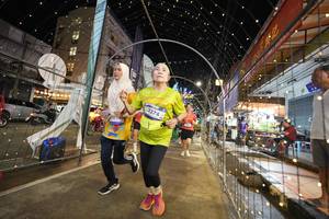 BIB: 3274
                            <button type="button" onclick="openModal(26258478)" class="btn btn-primary btn-sm float-right btn-popup" data-toggle="modal" data-target=".modal-high-quality">
                        <i class="fas fa-shopping-cart"></i> Add to Cart
                    </button>
                                            <button type="button" onclick="isThisMe(26258478, true)" class="btn btn-success btn-sm float-right btn-popup btn-isme hidden" data-toggle="tooltip" data-placement="bottom" title="นี่คือรูปของคุณใช่ไหม คลิกที่นี่เพื่อเอาเข้าอัลบั้ม">
                        <i class="fas fa-plus"></i> Add to album
                    </button>
                    <button type="button" onclick="isThisMe(26258478, false)" class="btn btn-warning btn-sm float-right btn-popup btn-isnotme hidden">
                        <i class="fas fa-ban"></i> Remove from album
                    </button>