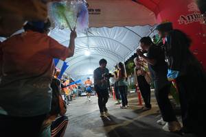 BIB: 0636283
                            <button type="button" onclick="openModal(26257755)" class="btn btn-primary btn-sm float-right btn-popup" data-toggle="modal" data-target=".modal-high-quality">
                        <i class="fas fa-shopping-cart"></i> Add to Cart
                    </button>
                                            <button type="button" onclick="isThisMe(26257755, true)" class="btn btn-success btn-sm float-right btn-popup btn-isme hidden" data-toggle="tooltip" data-placement="bottom" title="นี่คือรูปของคุณใช่ไหม คลิกที่นี่เพื่อเอาเข้าอัลบั้ม">
                        <i class="fas fa-plus"></i> Add to album
                    </button>
                    <button type="button" onclick="isThisMe(26257755, false)" class="btn btn-warning btn-sm float-right btn-popup btn-isnotme hidden">
                        <i class="fas fa-ban"></i> Remove from album
                    </button>