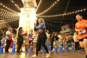 BIB: 157
                            <button type="button" onclick="openModal(26260287)" class="btn btn-primary btn-sm float-right btn-popup" data-toggle="modal" data-target=".modal-high-quality">
                        <i class="fas fa-shopping-cart"></i> Add to Cart
                    </button>
                                            <button type="button" onclick="isThisMe(26260287, true)" class="btn btn-success btn-sm float-right btn-popup btn-isme hidden" data-toggle="tooltip" data-placement="bottom" title="นี่คือรูปของคุณใช่ไหม คลิกที่นี่เพื่อเอาเข้าอัลบั้ม">
                        <i class="fas fa-plus"></i> Add to album
                    </button>
                    <button type="button" onclick="isThisMe(26260287, false)" class="btn btn-warning btn-sm float-right btn-popup btn-isnotme hidden">
                        <i class="fas fa-ban"></i> Remove from album
                    </button>