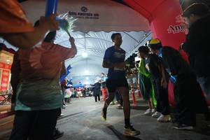 BIB: 100, 70073, 9036283
                            <button type="button" onclick="openModal(26257784)" class="btn btn-primary btn-sm float-right btn-popup" data-toggle="modal" data-target=".modal-high-quality">
                        <i class="fas fa-shopping-cart"></i> Add to Cart
                    </button>
                                            <button type="button" onclick="isThisMe(26257784, true)" class="btn btn-success btn-sm float-right btn-popup btn-isme hidden" data-toggle="tooltip" data-placement="bottom" title="นี่คือรูปของคุณใช่ไหม คลิกที่นี่เพื่อเอาเข้าอัลบั้ม">
                        <i class="fas fa-plus"></i> Add to album
                    </button>
                    <button type="button" onclick="isThisMe(26257784, false)" class="btn btn-warning btn-sm float-right btn-popup btn-isnotme hidden">
                        <i class="fas fa-ban"></i> Remove from album
                    </button>