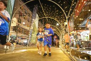 BIB: 1286
                            <button type="button" onclick="openModal(26258942)" class="btn btn-primary btn-sm float-right btn-popup" data-toggle="modal" data-target=".modal-high-quality">
                        <i class="fas fa-shopping-cart"></i> Add to Cart
                    </button>
                                            <button type="button" onclick="isThisMe(26258942, true)" class="btn btn-success btn-sm float-right btn-popup btn-isme hidden" data-toggle="tooltip" data-placement="bottom" title="นี่คือรูปของคุณใช่ไหม คลิกที่นี่เพื่อเอาเข้าอัลบั้ม">
                        <i class="fas fa-plus"></i> Add to album
                    </button>
                    <button type="button" onclick="isThisMe(26258942, false)" class="btn btn-warning btn-sm float-right btn-popup btn-isnotme hidden">
                        <i class="fas fa-ban"></i> Remove from album
                    </button>