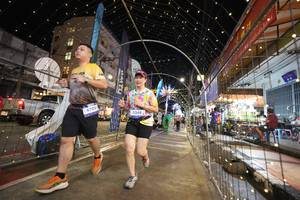 BIB: 4709, 32482
                            <button type="button" onclick="openModal(26258572)" class="btn btn-primary btn-sm float-right btn-popup" data-toggle="modal" data-target=".modal-high-quality">
                        <i class="fas fa-shopping-cart"></i> Add to Cart
                    </button>
                                            <button type="button" onclick="isThisMe(26258572, true)" class="btn btn-success btn-sm float-right btn-popup btn-isme hidden" data-toggle="tooltip" data-placement="bottom" title="นี่คือรูปของคุณใช่ไหม คลิกที่นี่เพื่อเอาเข้าอัลบั้ม">
                        <i class="fas fa-plus"></i> Add to album
                    </button>
                    <button type="button" onclick="isThisMe(26258572, false)" class="btn btn-warning btn-sm float-right btn-popup btn-isnotme hidden">
                        <i class="fas fa-ban"></i> Remove from album
                    </button>