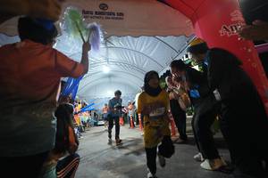 BIB: 8376073, 9636203, 3135
                            <button type="button" onclick="openModal(26257753)" class="btn btn-primary btn-sm float-right btn-popup" data-toggle="modal" data-target=".modal-high-quality">
                        <i class="fas fa-shopping-cart"></i> Add to Cart
                    </button>
                                            <button type="button" onclick="isThisMe(26257753, true)" class="btn btn-success btn-sm float-right btn-popup btn-isme hidden" data-toggle="tooltip" data-placement="bottom" title="นี่คือรูปของคุณใช่ไหม คลิกที่นี่เพื่อเอาเข้าอัลบั้ม">
                        <i class="fas fa-plus"></i> Add to album
                    </button>
                    <button type="button" onclick="isThisMe(26257753, false)" class="btn btn-warning btn-sm float-right btn-popup btn-isnotme hidden">
                        <i class="fas fa-ban"></i> Remove from album
                    </button>